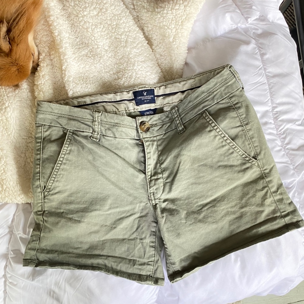 American Eagle midi shorts army green sz 6